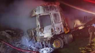 Şırnak’ta TIR, yangında kullanılamaz hale geldi