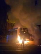 Pamuk yüklü TIR yandı