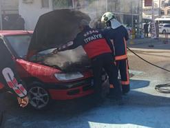 Edirne’de otomobilin motor kısmında çıkan yangın söndürüldü