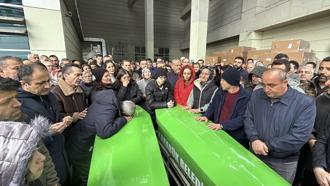 Kazada ölen evli çift toprağa verildi