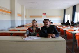 Kayseri'de 27 yıldır evli çift, üniversitede sıra arkadaşı oldu