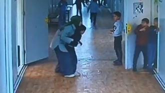 Soluk borusuna yiyecek kaçan öğrenciyi, öğretmeni Heimlich manevrasıyla kurtardı