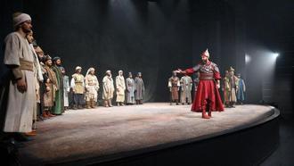 Erzurum Devlet Tiyatrosu’nda ‘Timur ve Yıldırım’ oyunu ilgi gördü