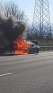 Otoyolda otomobil alev alev yandı