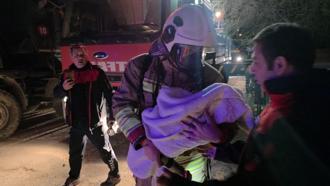 Hatay'da 5 katlı binada çıkan yangın korkuttu: 3 kişi dumandan etkilendi