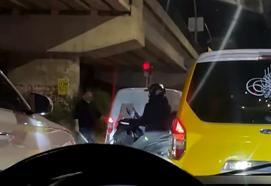 Sopayla aracından inen taksici tutuklandı; 201 bin lira ceza kesildi