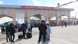 İranlılar Türkiye sınırında barış mesajları verdi