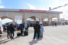 İranlılar Türkiye sınırında barış mesajları verdi