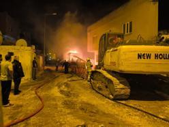 Mardin'de park halindeki 2 iş makinesi yandı