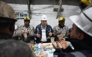 Bakan Bayraktar madencilerle iftar yaptı