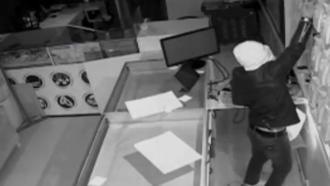 Jandarma peşini bırakmadı, kuyumcu dükkanına giren hırsız yakalandı