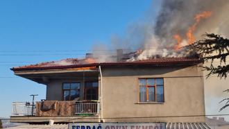 Kütahya’da ev yangınını itfaiye söndürdü
