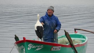 Adem Amca, 15 yıllık dostu Yaren leylekle özlem gideriyor