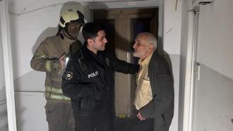 Avcılar'da çöp evde yangın paniği