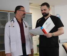 Küçükken hayalini kuruyordu, şimdi babasıyla aynı hastanede şifa dağıtıyor