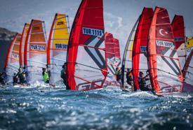 Foça'da sörf rüzgarı milli forma için esti