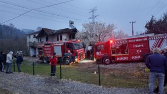 Evinde çıkan yangında dumandan zehirlenen kadın öldü
