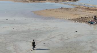 Kaçak avcılar doğa koruma ekiplerine ateş açtı, o anlar dron kamerasında