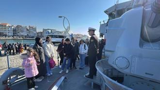 Çanakkale’de Deniz Kuvvetleri Komutanlığı'na bağlı gemiler ziyarete açıldı