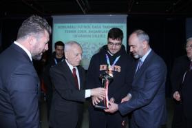 ‘Üniversitelerarası Korumalı Futbol’da şampiyonlara kupaları verildi