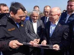 Yenişehir’deki yol ve kavşak çalışmalarını yerinde incelediler