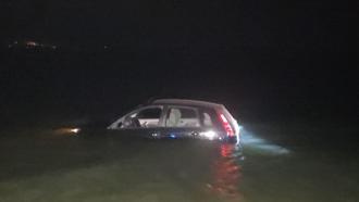 Bursa’da otomobil göle düştü: 1 yaralı