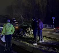 Cip, köprü korkuluklarına çarptı; 2 yaralı