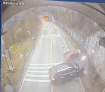 İki otomobilin çarpıştığı kaza kamerada; 1 ölü, 5 yaralı