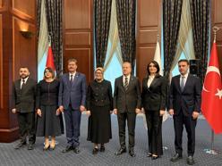 Siyasi partiler bayramlaştı