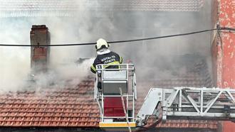 Evin çatısı yandı