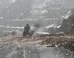 Bingöl’de sağanak sonrası yolda biriken çamur temizlendi