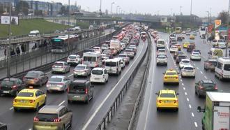 İstanbul'da haftanın ilk iş gününde trafik yoğunluğu