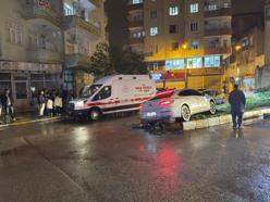 Mardin’de refüje çarpan otomobildeki 2 kişi yaralandı
