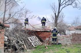 Bedensel engelli, evinde çıkan yangında yaralandı