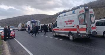 Mardin’de yolcu midibüsü devrildi: 13 yaralı