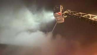 Sultangazi'de 2 katlı binada çıkan yangın söndürüldü