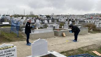 Mezarlıkta defin sırasında husumetlisini tabancayla yaraladı