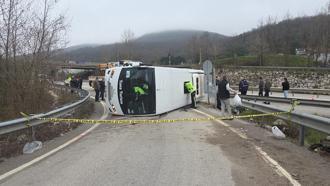 Yalova’da işçi servis midibüsü devrildi: 1 ölü, 20 yaralı