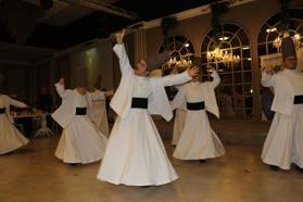 Down sendromlu çocukların semazen ve zeybek gösterisi beğeni topladı