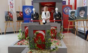 Atık malzemelerden şehitlik anıtı