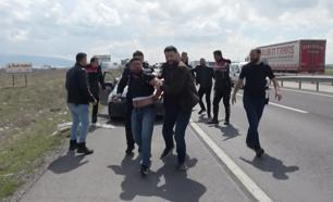 Kaçarken otomobiliyle 2 araca çarpan sürücü, 30 kilometrelik takiple yakalandı