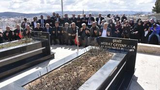 Düşen helikopterde Yazıcıoğlu ile birlikte hayatını kaybeden 4 kişi, mezarları başında anıldı