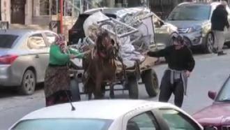 Avcılar’da aşırı yük taşıtılan ata sopa ve kemerli şiddet kamerada