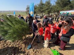 Keşan’da ilkokul öğrencileri fidan dikti