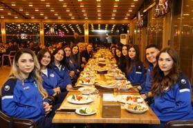 Toroslar’ın kadın hentbol takımına play-off öncesi moral ve destek gecesi