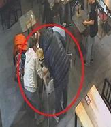 Restoran sahibi, nefes borusuna yiyecek kaçan bebeği Heimlich manevrasıyla kurtardı