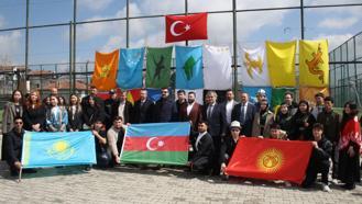 Ateşten atlayıp, demir döverek nevruz kutladılar