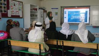 Köy köy gezip kadınlara kanser taraması yapıyorlar