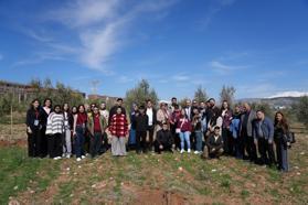 Down sendromlu öğrenciler fidan dikti