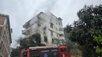 Metruk binada çıkan yangın söndürüldü